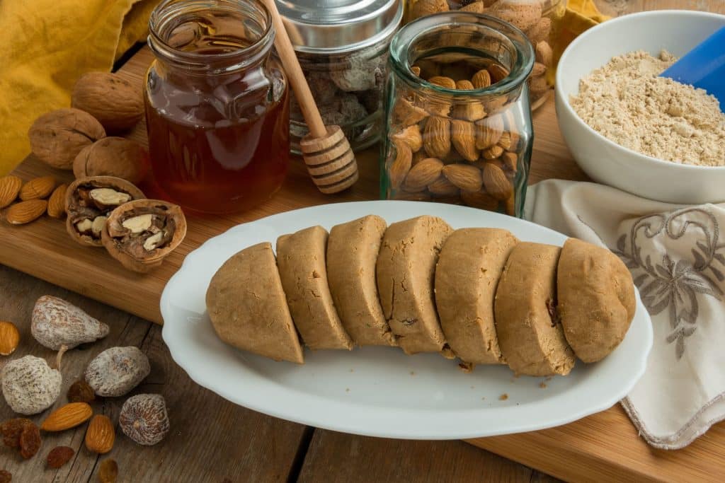 Gofio amasado con miel y almendras Gofio amasado con miel y almendras